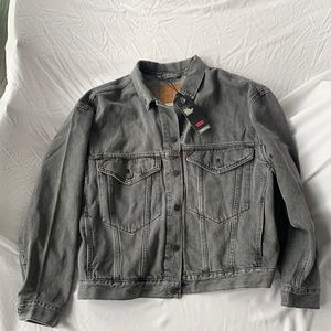 NWT Levi’s Premium “Stay Loose” gray denim jacket, size Large
